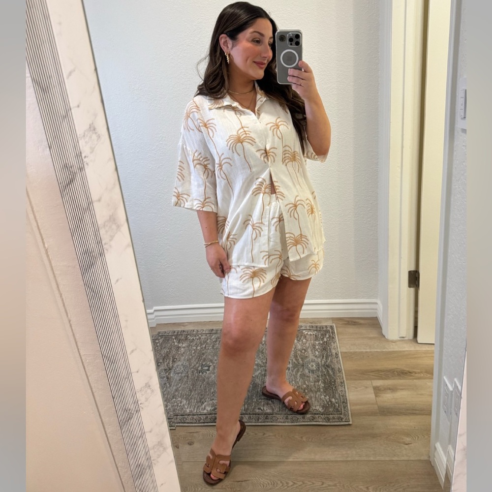 Petal & Pup White Palm Print Shorts